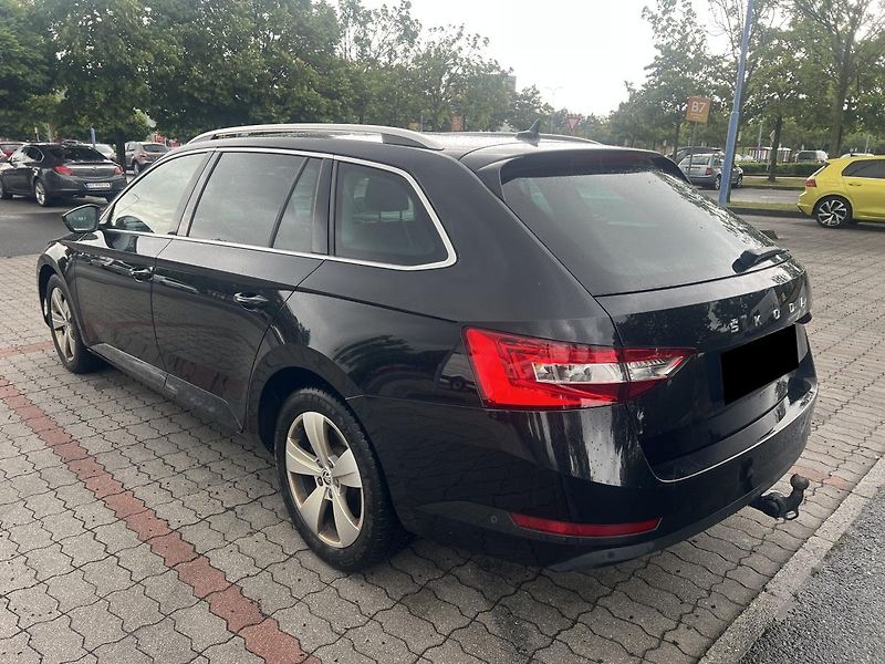 Škoda Superb (2023) 2.0TDI 110kW DSG Style Plus - fotka 3 z 13