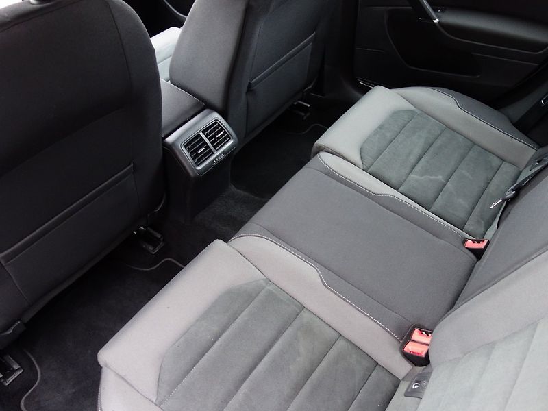 Volkswagen Golf (2019) 1.6TDI 85kW -ACC-VIRTUAL-DPH - fotka 28 z 34