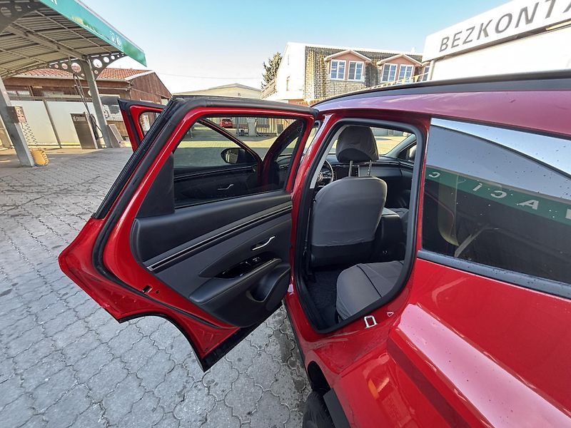 Hyundai Tucson (2022) 1.6 T-GDI/AT/1M.ČR/NAVI/ZÁRUKA - fotka 13 z 36
