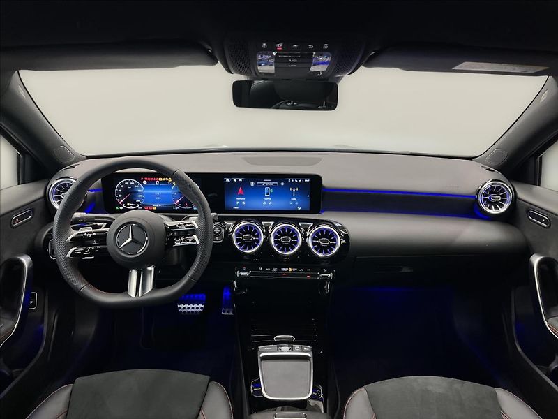 Mercedes-Benz Třídy A 220d sedan AMG Line Night - fotka 13 z 22