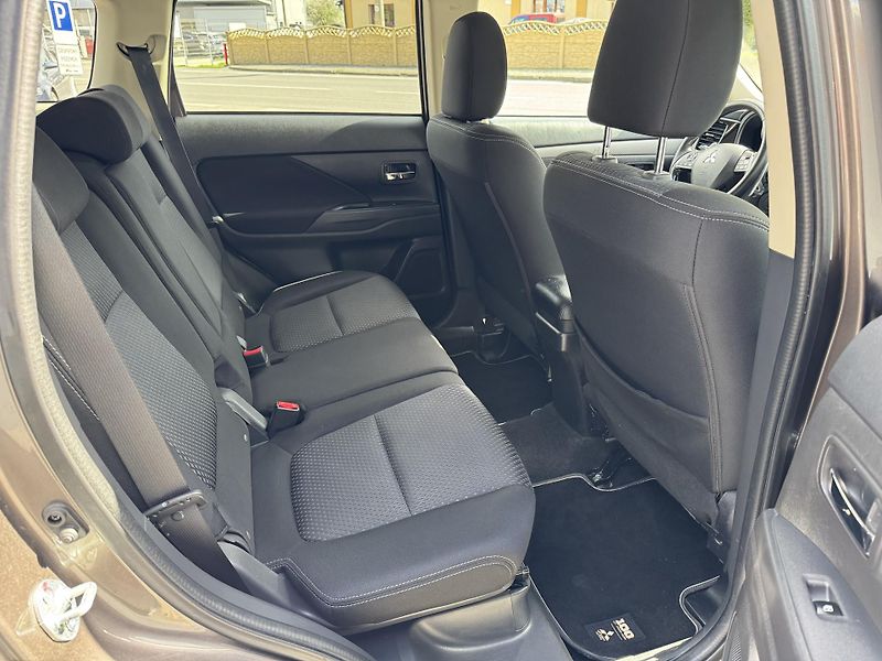Mitsubishi Outlander 2,2Di-D A/T EDICE100 - fotka 14 z 16