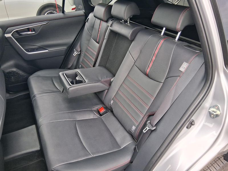 Toyota RAV4 EXECUTIVE JBL PHEV 4x4 225 kW - fotka 5 z 39