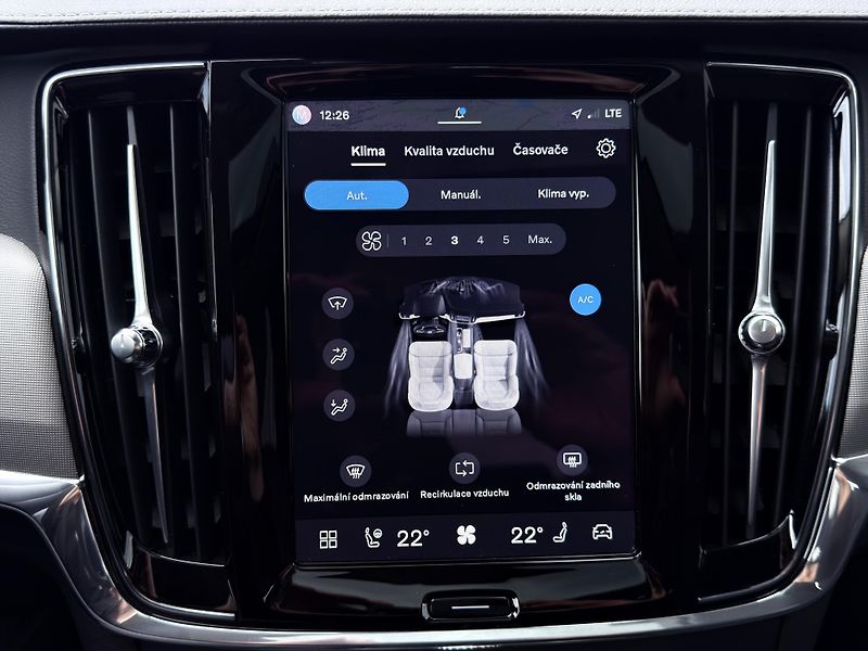 Volvo S90 T8 AWD // ULTIMATE // 335 kW - fotka 43 z 50