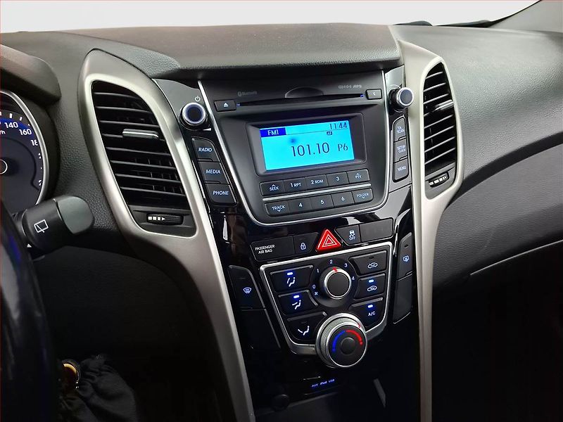 Hyundai i30 (2017) 1.6 CRDi, Tempomat - fotka 12 z 16