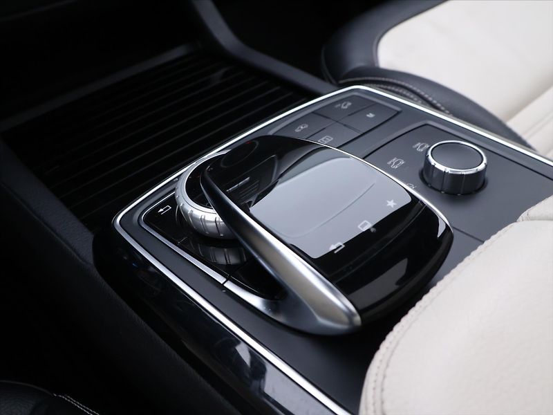 Mercedes-Benz GLE 3,0 350d 190kW 4Matic CZ DPH - fotka 26 z 36