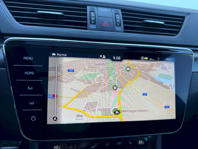 Škoda Superb (2022) 2.0 TSI 206kW SportLine 4x4 DS - fotka 19 z 35