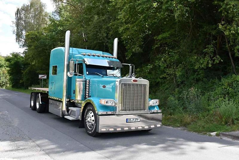 Z návštěvy 6. ročníku US Racket Trucks v Lužné.