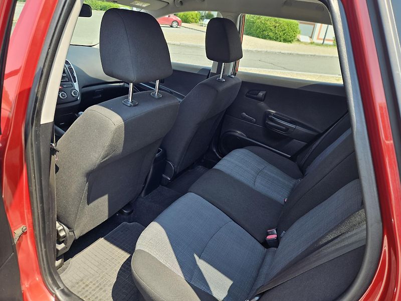 Kia Ceed (2011) 1.4 66kw, MOŽNÉ SPLÁTKY  - fotka 13 z 26