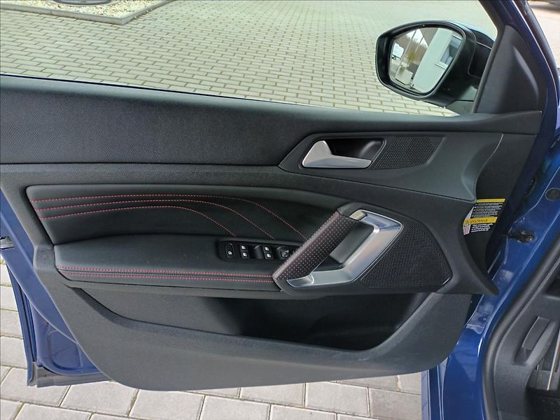 Peugeot 308 2,0 HDI,GT,130KW,ČR,RADAR,NAVI - fotka 16 z 50