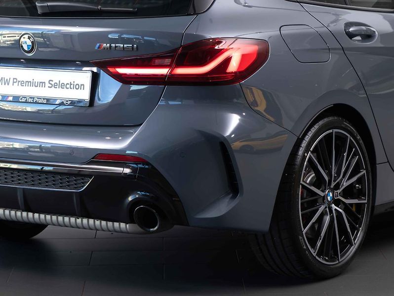 BMW Řada 1 M135i xDrive - fotka 9 z 22