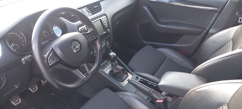 Škoda Octavia RS 2.0 TDI 135kW - fotka 10 z 30
