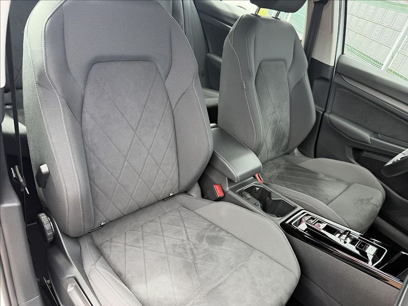 Volkswagen Golf VIII 2.0 TDI Style DSG/Full Le - fotka 21 z 27