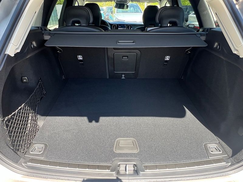 Volvo XC60 Plus B5 AWD 360, ACC,BLIS - fotka 19 z 22