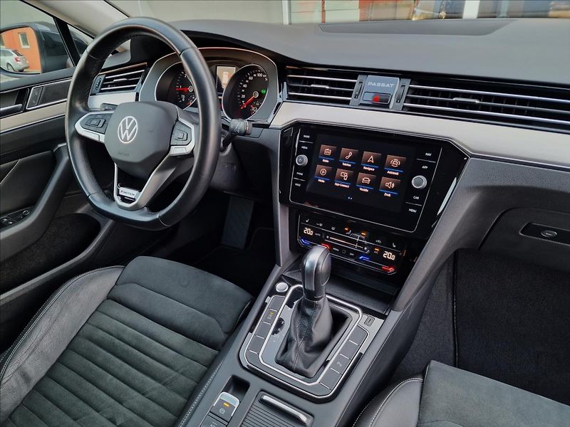 Volkswagen Passat 2.0TDI 147kW 4MOTION DSG Eleg - fotka 38 z 50