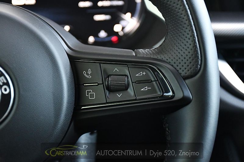 Alfa Romeo Stelvio 2,2 D 16V 210k Veloce AT8-Q4 - fotka 29 z 55