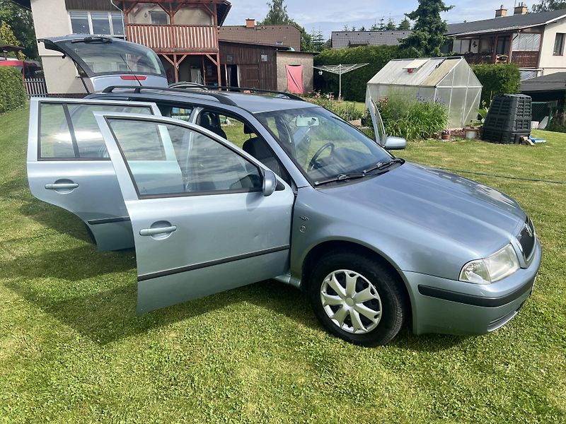 Škoda Octavia 1.9TDI 74KW,4x4,TZ,AMBIENTE - fotka 30 z 39