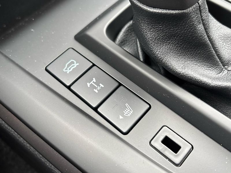 Isuzu D-Max (2026) 1.9 D Double Cab LS 4WD AT - fotka 26 z 30