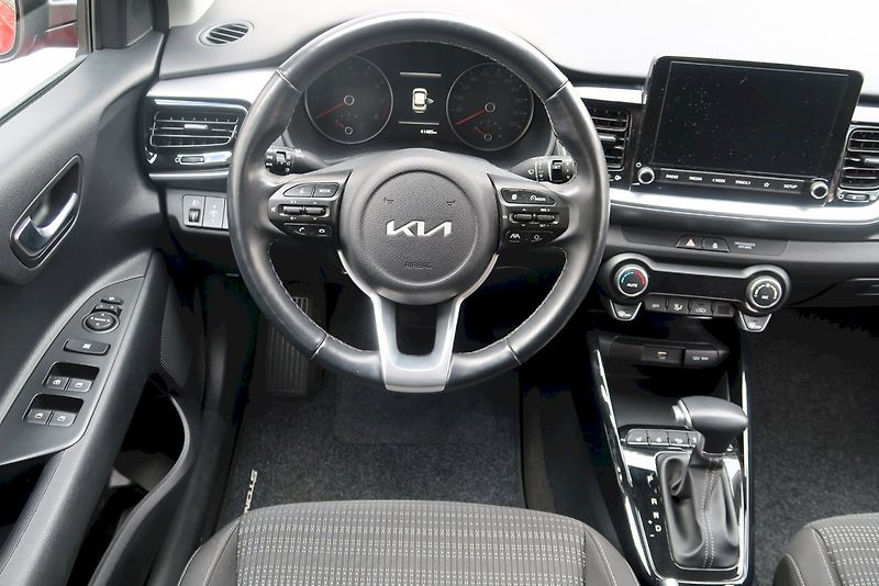 Kia Stonic (2023) Exclusive 1,0 T-GDI DCT7 74kW - fotka 8 z 31