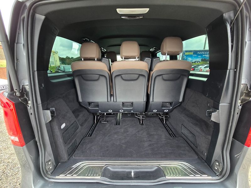 Mercedes-Benz Třídy V (2022) 300d AMG - fotka 18 z 24