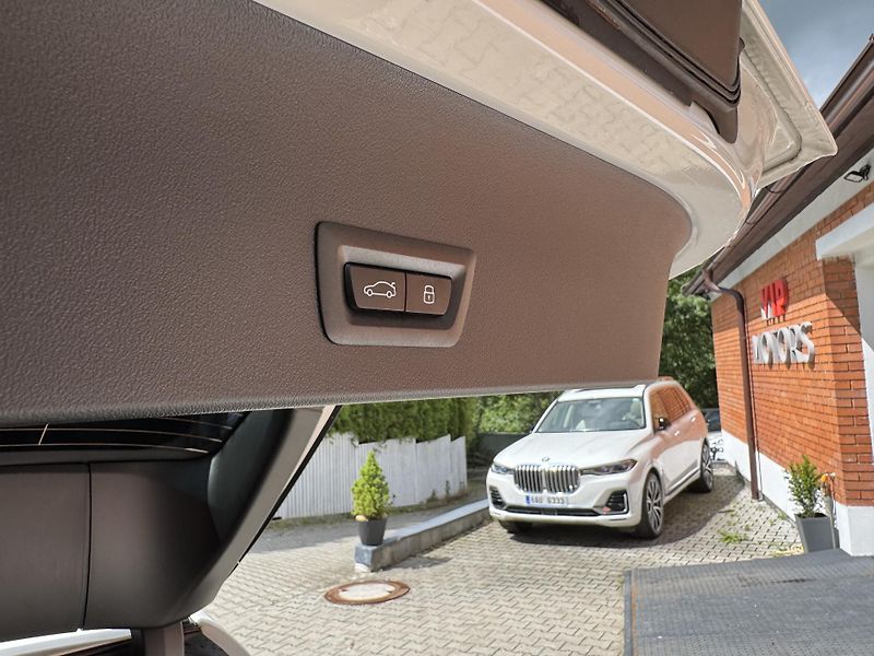 BMW X3 40xD-M PAKET-R19-LED-H&K - fotka 33 z 36