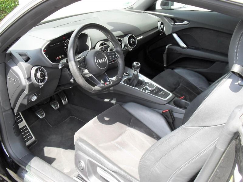 Audi TT 2,0 TDI Ultra 135Kw S-Line LED - fotka 11 z 29