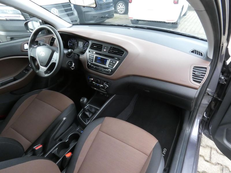 Hyundai i20 1,2 /55kW - fotka 21 z 30