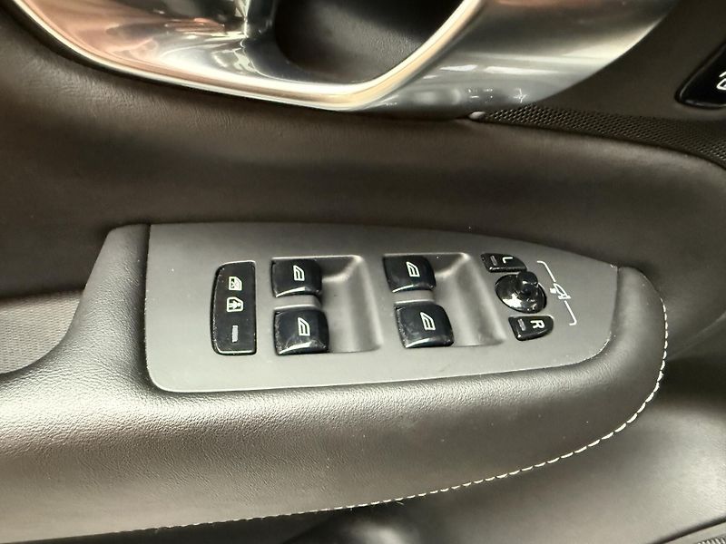 Volvo XC90 T8 AWD Recharge Ultimate Brigh - fotka 10 z 18