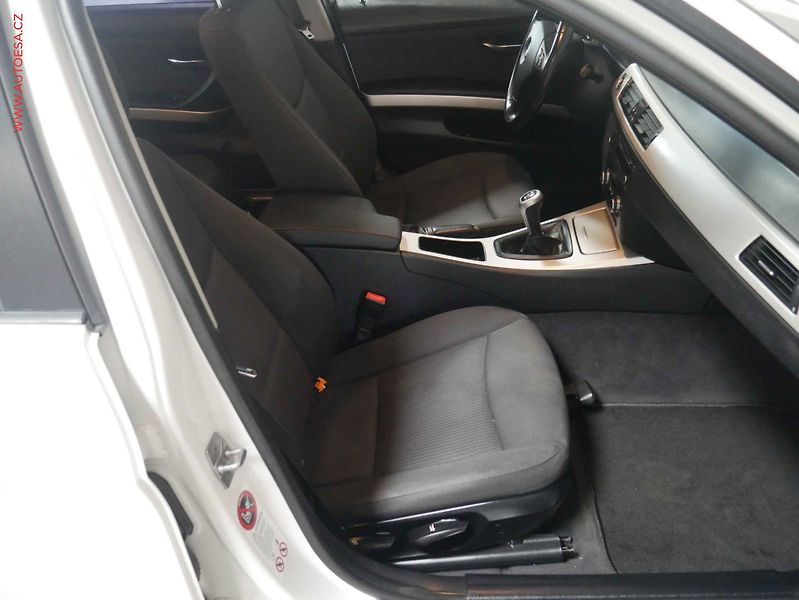 BMW Řada 3 (2010) 2.0d, AC, temp. - fotka 12 z 19