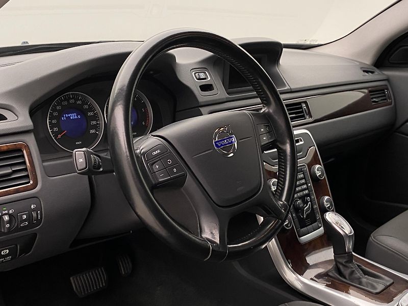 Volvo XC70 D4 AWD KINETIC AUT REZERVACE - fotka 18 z 38