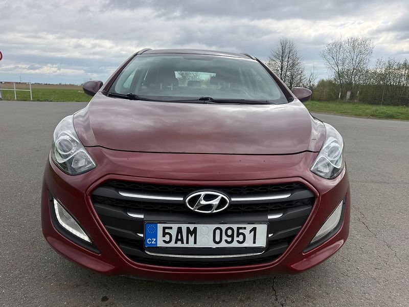 Hyundai i30 COMFORT 1,6 81 kW - fotka 8 z 17