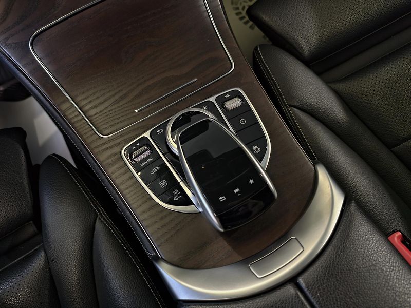 Mercedes-Benz GLC 350 e 4MATIC 235kW Plug-In DPH - fotka 20 z 26