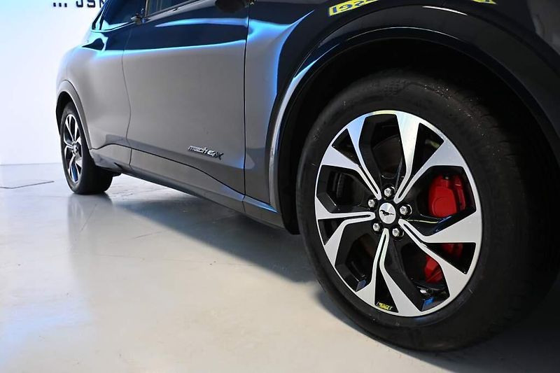 Ford Mustang Mach-E (2022) PREMIUM 258 KW AWD Matrix LED - fotka 42 z 45