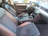 Volkswagen Passat (2017) 2.0 TDI, Automat, Navi - náhled 9