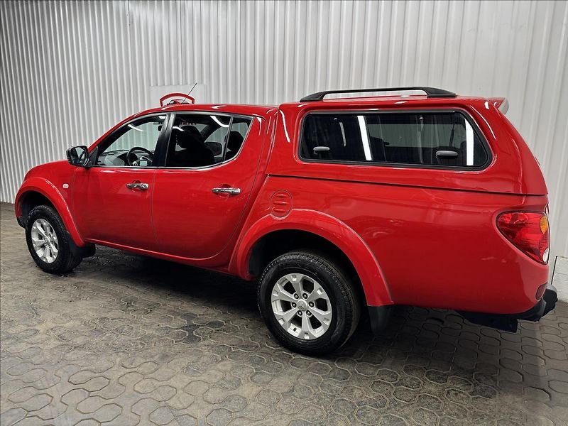 Mitsubishi L200 2.5DI-D INTENSE 4WD HARDTOP - fotka 5 z 35