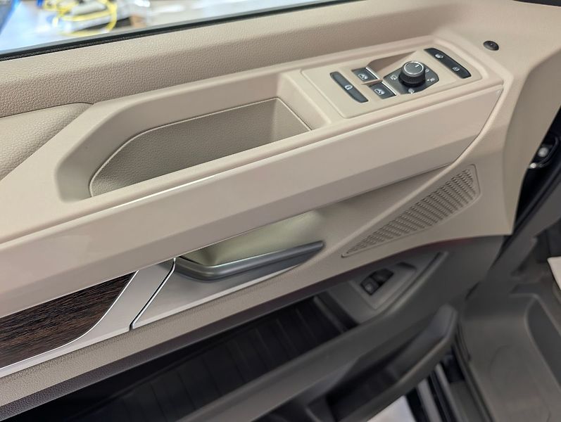 Volkswagen Multivan 1.5 TSI LONG 4 MOTION STYLE 18 - fotka 13 z 30