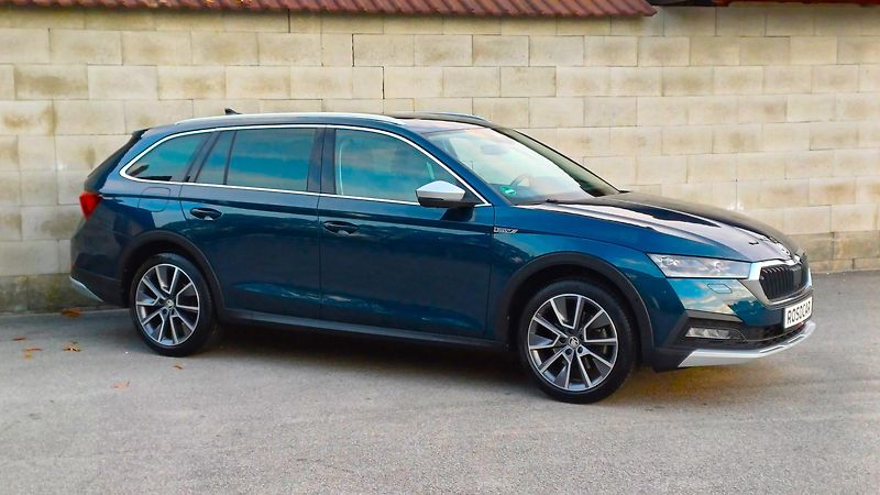 Škoda Octavia SCOUT TSI 4x4-WEBA-PANO-HUD-TZ - fotka 3 z 50