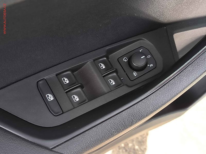 Škoda Karoq (2018) 1.0 TSi, Ambition, LED, navi - fotka 22 z 25