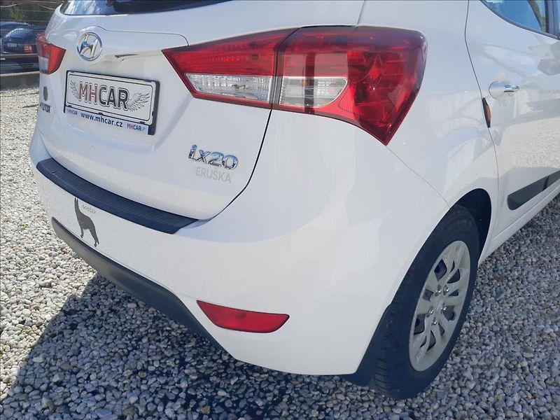 Hyundai ix20 1.6i 16V - fotka 15 z 53