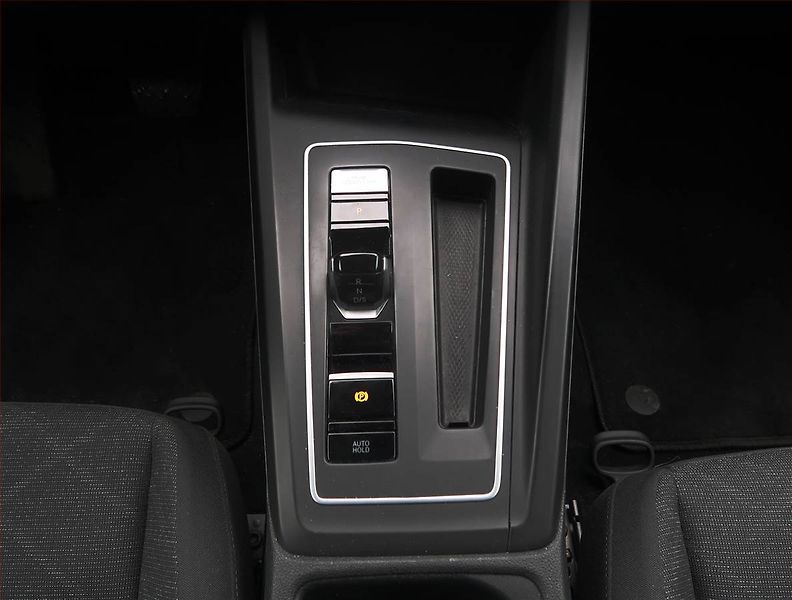 Volkswagen Golf (2021) 2.0 TDI, Automat, Serv.kniha - fotka 13 z 17