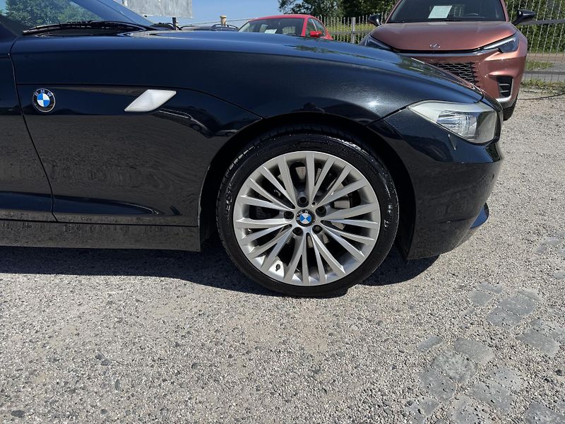 BMW Z4 (2009) 3.0i 190kw Kabrio REZERVACE - fotka 19 z 28