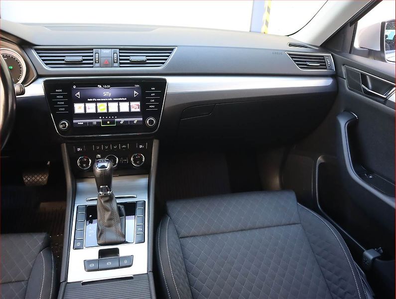 Škoda Superb (2021) Ambition 1.5 TSI, Automat - fotka 8 z 22