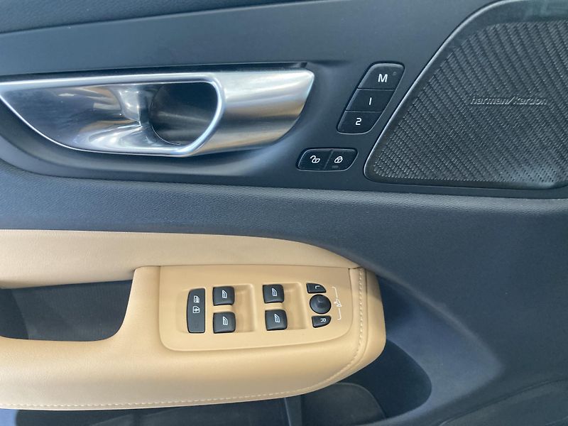 Volvo XC60 T6 eAWD Recharge Plus Dark AT8 - fotka 19 z 30