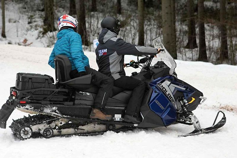 Na čtyřkolce se sněhovými pásy se dostanete v zimě všude