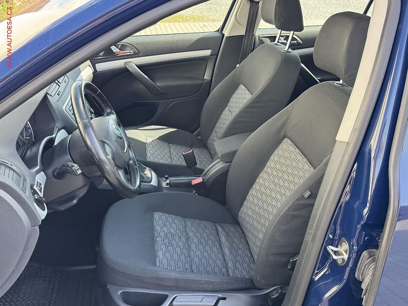 Škoda Octavia (2011) 1.2TSi, 1.maj,ČR, Ambiente - fotka 9 z 15