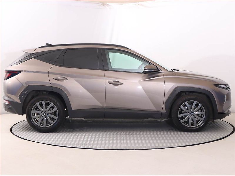 Hyundai Tucson (2021) Family 1.6 T-GDI - fotka 6 z 18