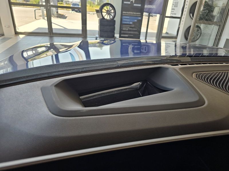 BMW Řada 3 320d xDrive M paket - fotka 24 z 34