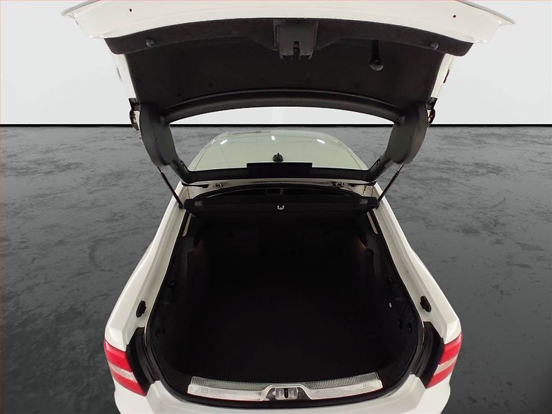 Škoda Superb (2015) Elegance 2.0 TDI, Tempomat - fotka 26 z 26