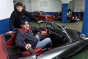 22 - „Auta, která jsem si krásně zrenovoval, mi totiž při vyjížďkách ničili lidi na parkovištích a podobně. S tím svým patinovaným, už mě to tolik netrápí,