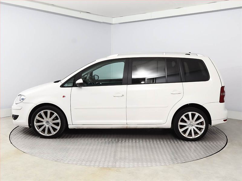 Volkswagen Touran (2010) 2.0 TDI, Automat, Navi, Xenony - fotka 3 z 16