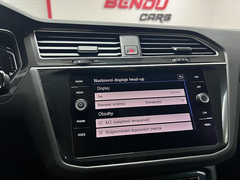 Volkswagen Tiguan IQ.DRIVE, 2.0 TSI 140 kW, 4x4 - fotka 34 z 44